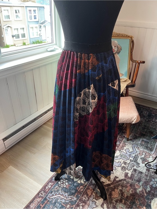 bebe Dresses & Skirts - Women's Vintage Multi-Color Pleated Midi Skirt S elastic waist band